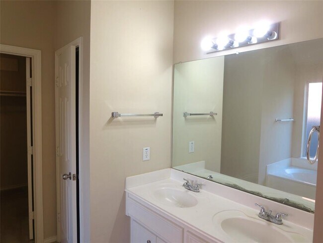 Building Photo - 21710 Grand Hollow Ln