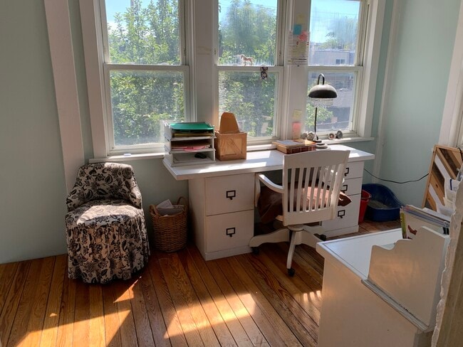 Building Photo - 2113 W Walton St