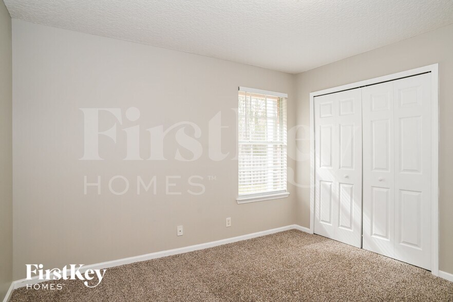 Building Photo - 2352 Chartley Ln S