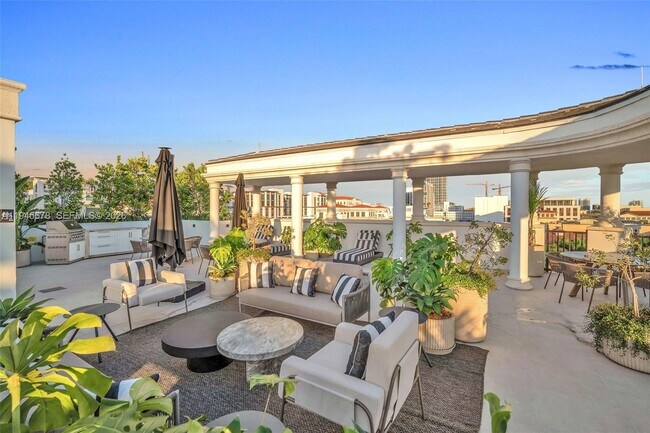 Building Photo - 4220 Laguna St