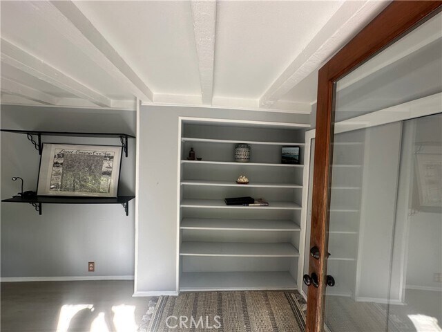 Building Photo - 8601 Wonderland Ave