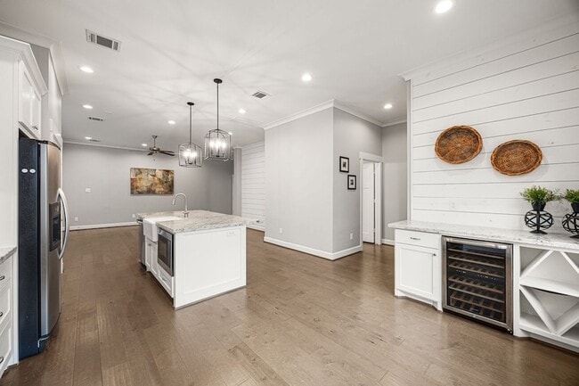 Building Photo - 2307 Langston St