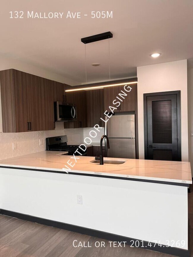 Primary Photo - 132 Mallory Ave