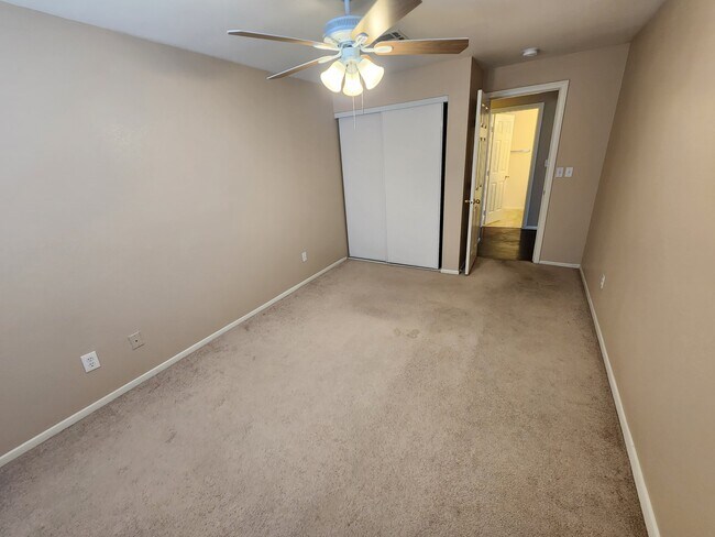 Building Photo - 5201 S Torrey Pines Dr