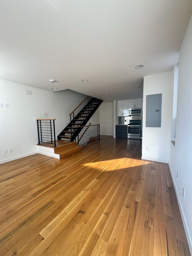 Building Photo - Elevate your living experience with this immaculate one bedroom town home! $2395