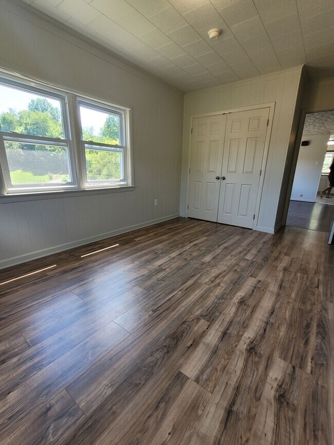 Building Photo - 46 Tritch Ln