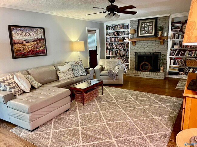 Building Photo - 2105 Hansel Ave SW