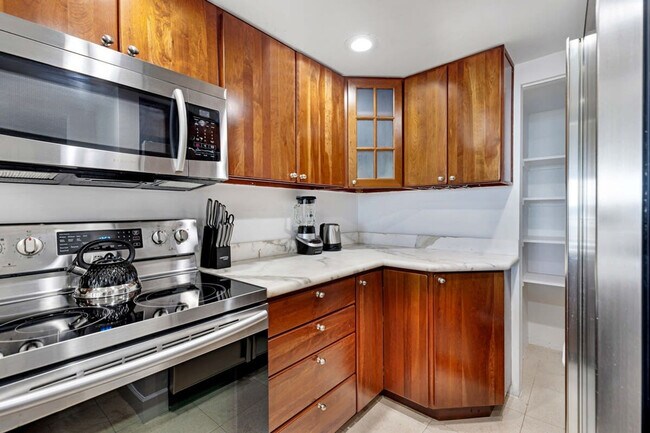 Building Photo - 1717 N Bayshore Dr