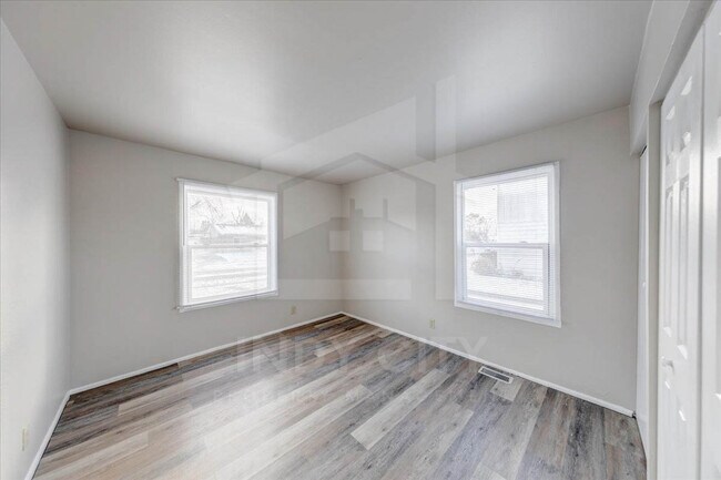 Building Photo - 8432 E 37th Pl