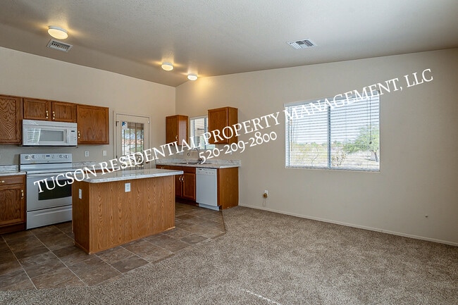Building Photo - 5891 E Farmridge Dr
