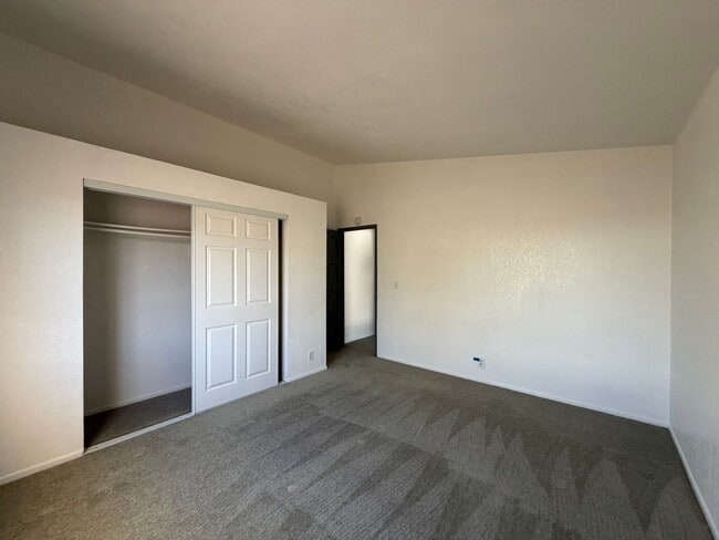 Building Photo - Beautiful 3 Bedroom House Located on Calico Lake