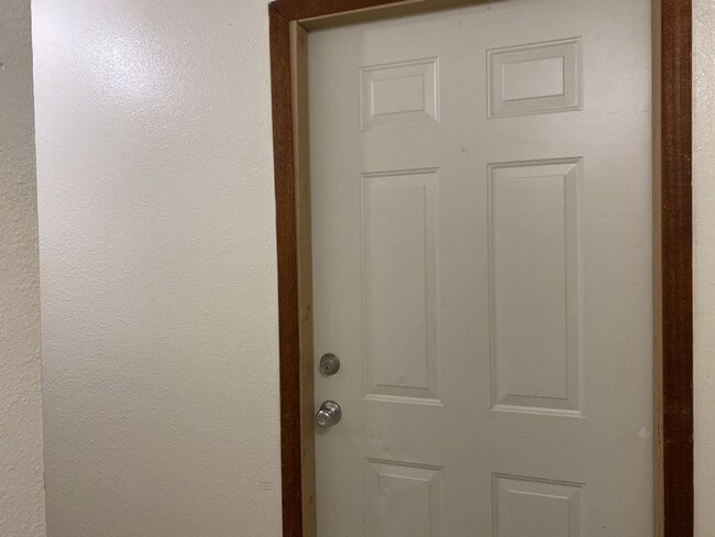 Building Photo - STUDENTS WELCOME! Spacious Basement Apartment 2 Bedroom 1 Bathroom West Fort Collins