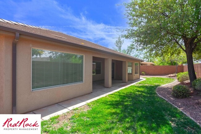 Building Photo - 4 Bedroom in Amber Estates - Newer LVP Flooring throughout home!