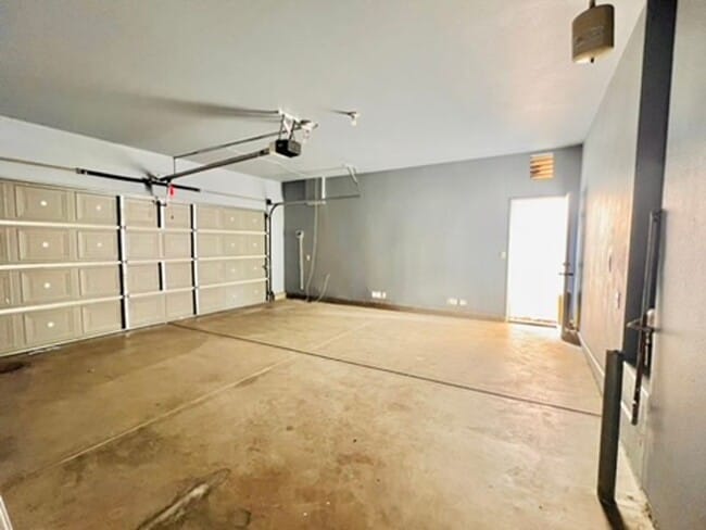 Building Photo - MOVE-IN READY RENTAL – AVAILABLE NOW!