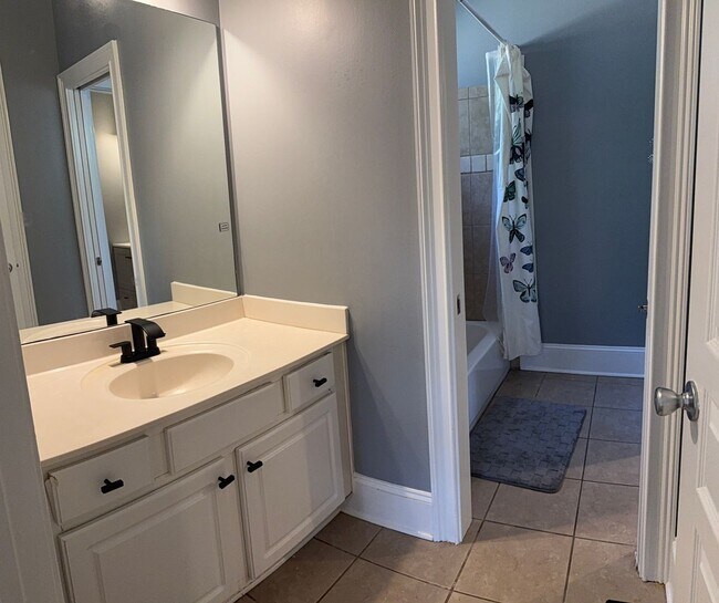 Building Photo - 4 BED/2 BATH PRIVATE DECATUR ESTATE FOR LEASE IN DECATUR