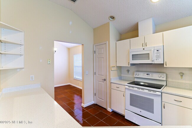 Building Photo - 1561 Stonebriar Rd