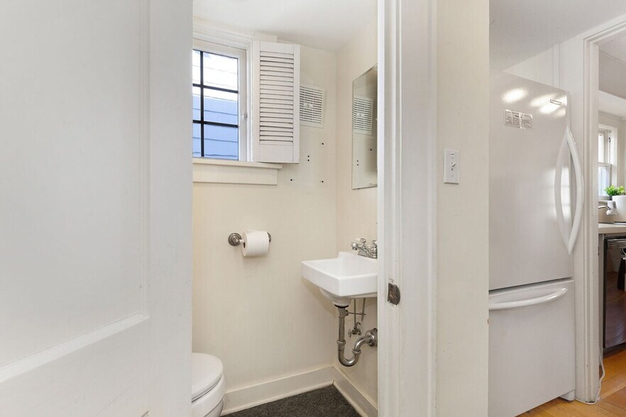 Building Photo - 710 10th Ave E