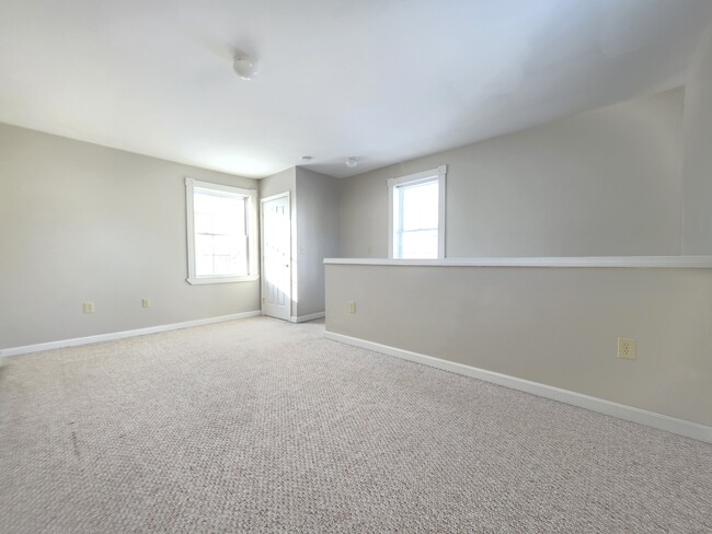 Building Photo - 208 Grove St