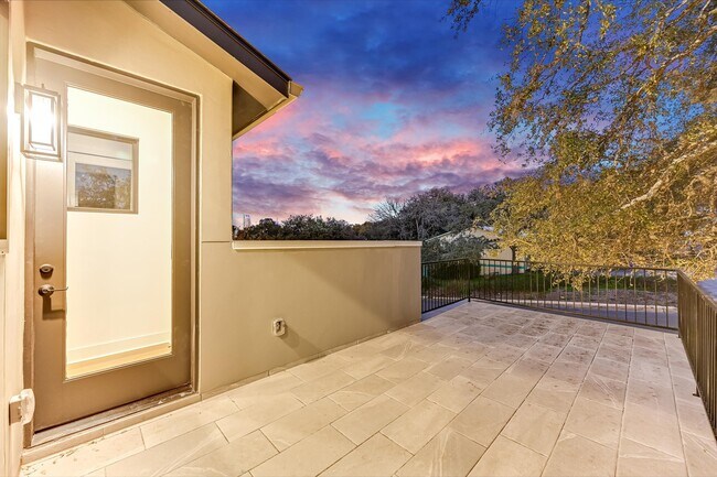 Building Photo - 2401 Trailside Dr