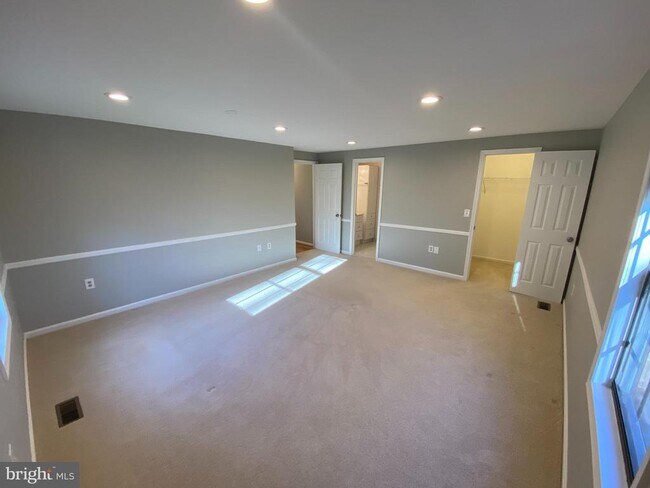 Building Photo - 9400 Candleberry Ct