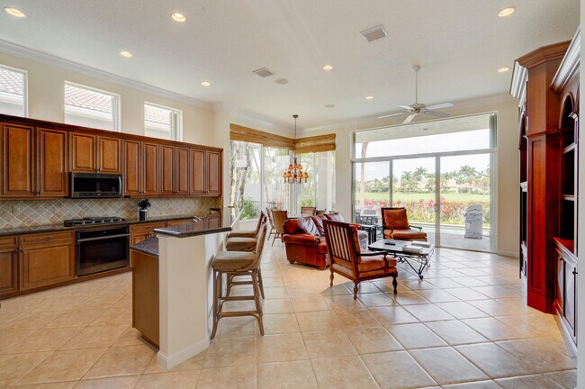 Building Photo - 119 Esperanza Way