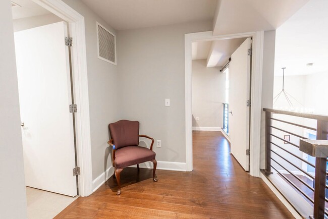 Building Photo - Furnished Downtown 2 BD in Short North! Sa...