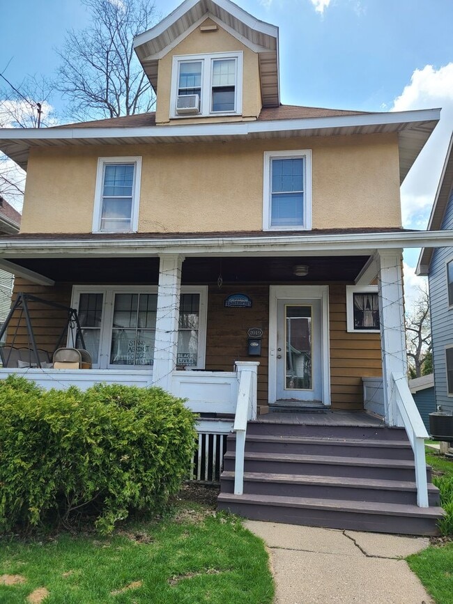 Building Photo - 2019 Monroe St