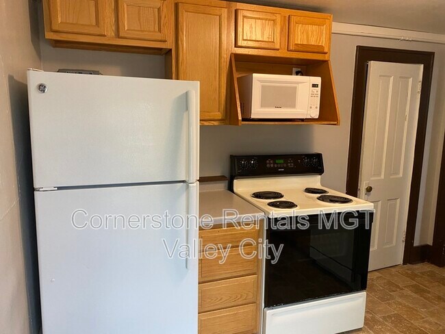 Building Photo - 205 3rd Ave SE