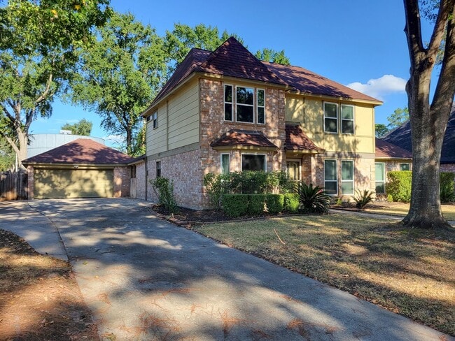 Building Photo - Amazing Cottage Charm Designer Home with Lush Landscaping, Sprinkler System, New Insulated Window...