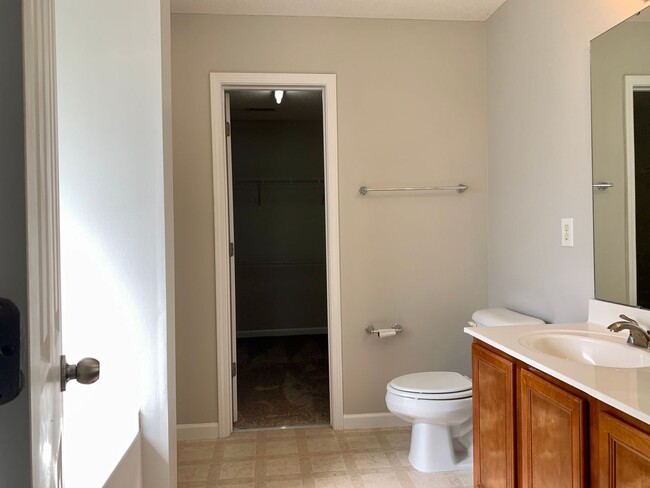 Building Photo - Spacious 2 Story Home In Raleigh, Availabl...