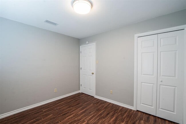 Building Photo - 304 W William Cannon Dr