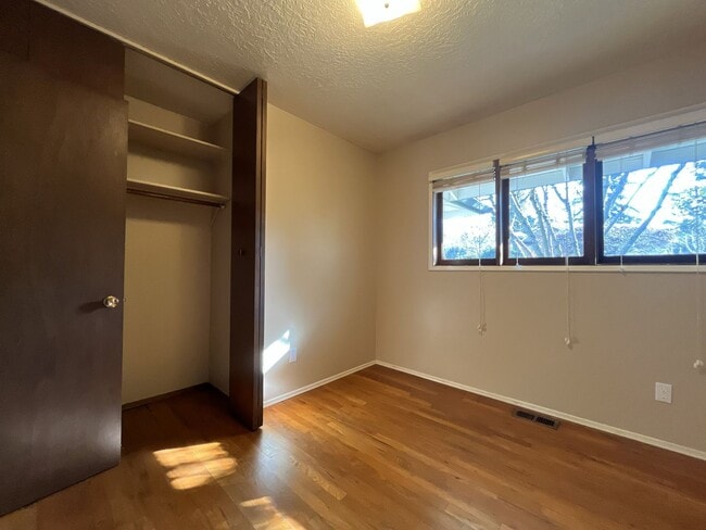 Building Photo - Classic Comfort: 3-Bed, 1.5-Bath Home with Covered Patio & Deck