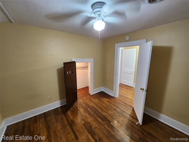 Building Photo - 400 Stratford Rd