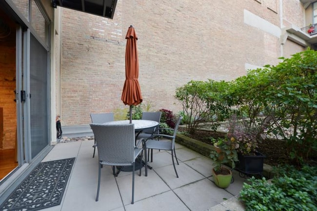 Building Photo - 900 N Kingsbury St