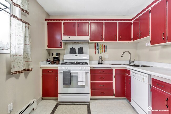 There is now a sliding door and a bad deck! - 1726 Cache Dr