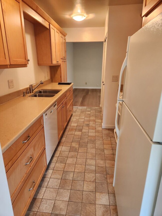 Building Photo - 1725 Holland Cir
