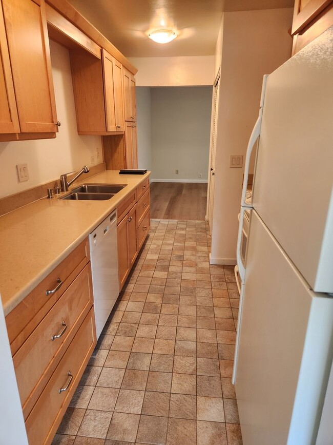 Building Photo - Very nice 2 Bed/ 1.5 Bath /1,263 Sqft Waln...