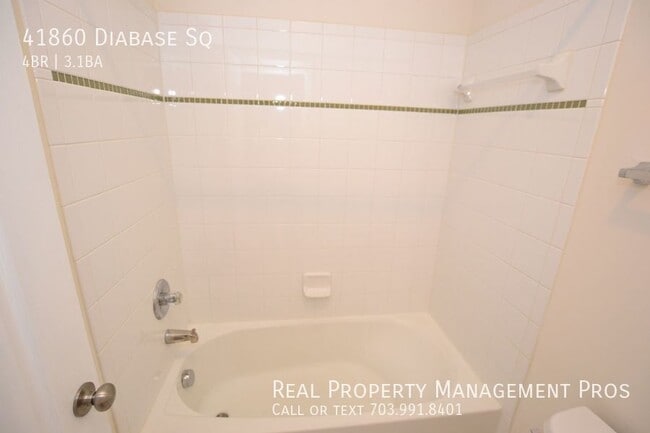 Building Photo - 41860 Diabase Square