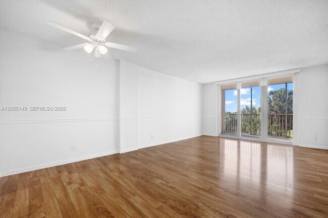 Building Photo - 250 Jacaranda Dr