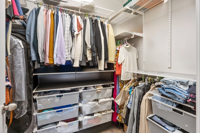 Building Photo - 214 Maidstone Trail