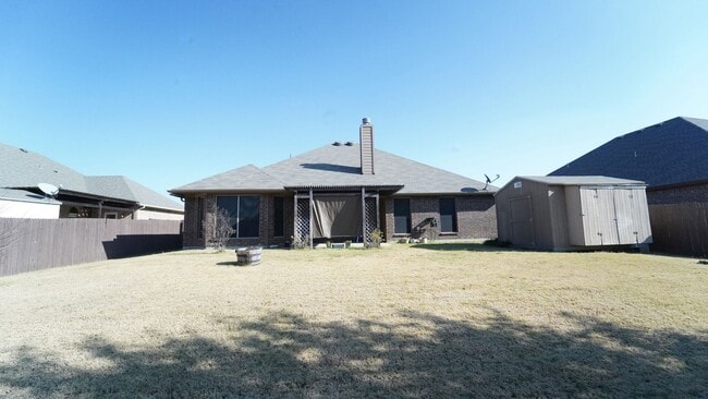 Building Photo - FOR LEASE! (Available October 20th) Spacio...