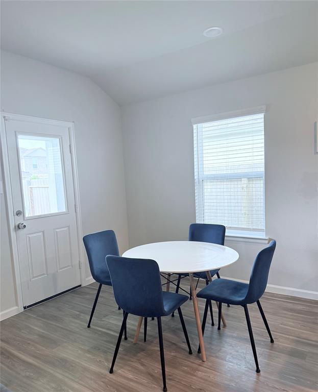 Building Photo - 811 Brookside Dr
