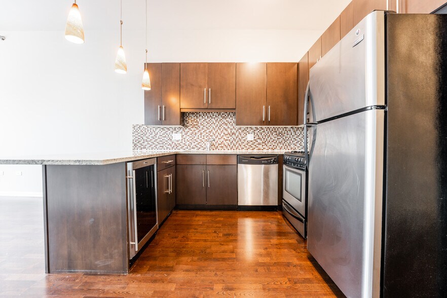 Building Photo - 1464 S MICHIGAN Ave