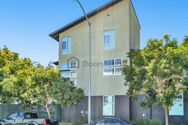 Building Photo - 6 South Ct