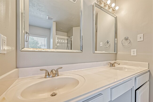 Building Photo - 758 Brushy Glen Dr