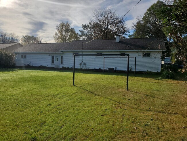 Building Photo - 830 Ver Bunker Ave