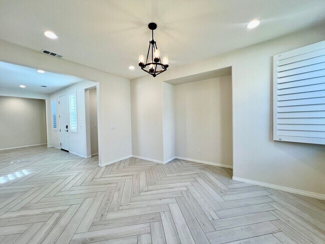 Building Photo - AVAILABLE NOW!! STUNNING 4 Bed/ 3.5 Bath POOL HOME in La Quinta!