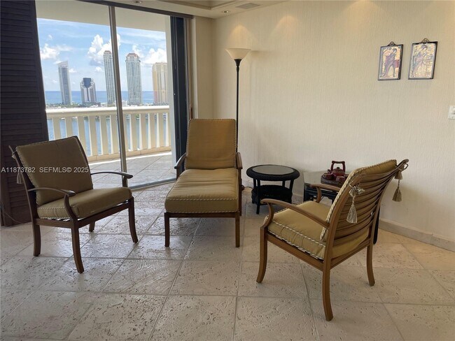 Building Photo - 3000 Island Blvd