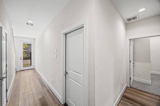 Building Photo - 3407 Terry St