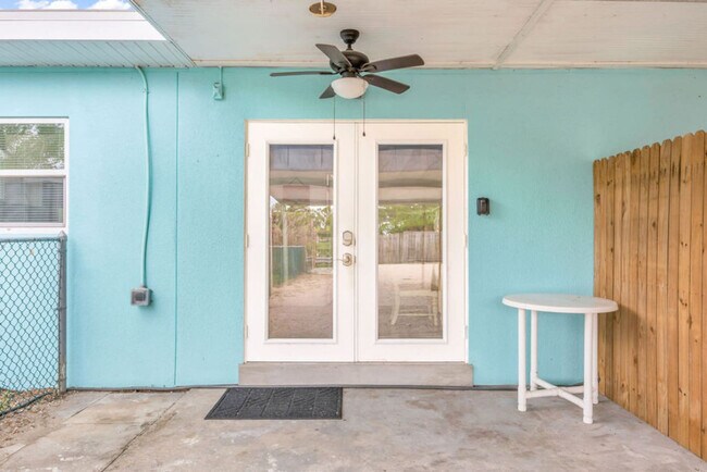 Building Photo - 2364 Pineapple Ave
